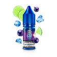 liquide de vapotage Just Juice Glace Nic Salts Cassis Lime 10ml, flacon de sels de nicotine au design dans des tons foncés, accompagné de cassis, citron vert et glaçons.