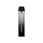 Sigaretta Elettronica Ricaricabile Geekvape Kit pod Sonder Q Lite in nero con design compatto a stick, indicatore LED anteriore e cartuccia trasparente superiore con bocchino nero integrato.