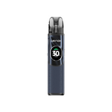 Sigaretta Elettronica Ricaricabile Geekvape Kit Pod Wenax Q2 in blu navy dal design compatto, schermo frontale circolare che mostra la potenza e cartuccia trasparente superiore con bocchino integrato.