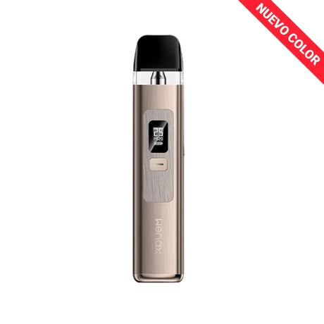 Sigaretta Elettronica Ricaricabile Geekvape Kit Wenax Q Pod in colore oro con schermo frontale che mostra l'alimentazione, pulsante centrale e cartuccia trasparente superiore con bocchino nero integrato.