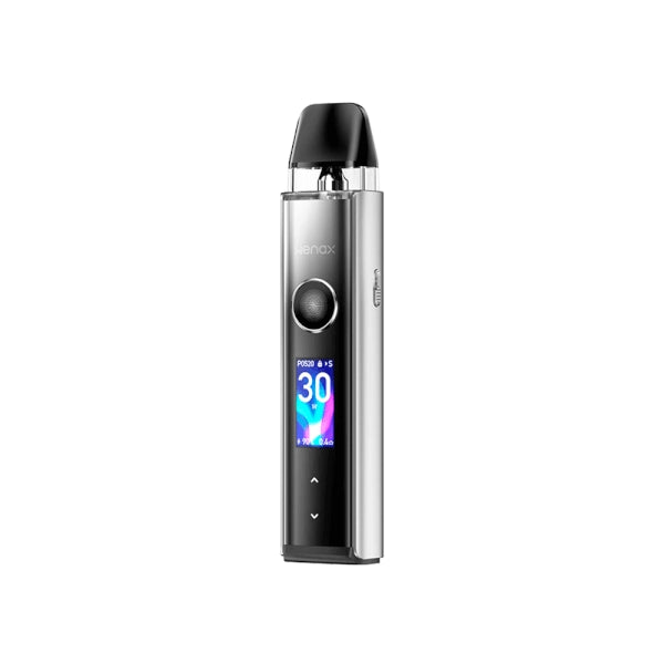 Sigaretta Elettronica Ricaricabile Geekvape Kit Pod Wenax Q Pro in argento e nero, con schermo frontale a colori che mostra la potenza, pulsante circolare centrale e cartuccia trasparente superiore con bocchino integrato.