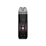 Sigaretta Elettronica Ricaricabile Vaporesso Luxe XR Kit Max 2 Pod in nero, con schermo frontale a colori che mostra potenza e modalità di utilizzo, pulsante superiore e cartuccia trasparente nella parte superiore.